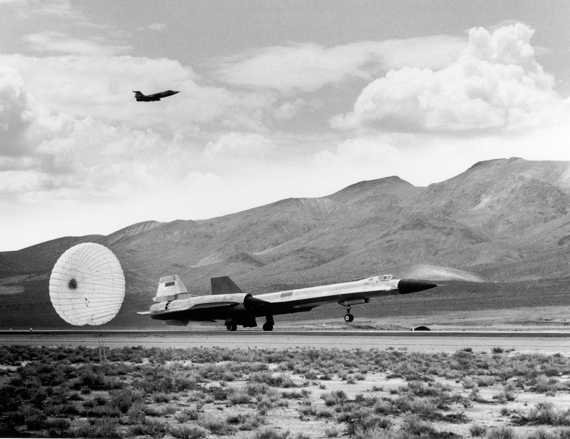 Lockheed yf 12. Lockheed a-12. YF-12a истребитель-перехватчик. Локхид а 12 b. Lockheed а-12 полёт.