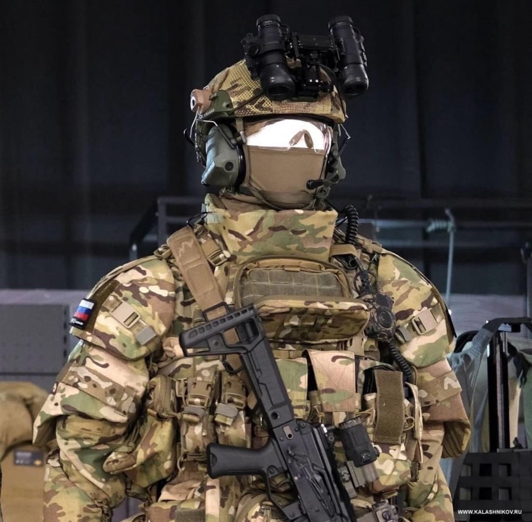 kalashnikovs-strelok-multicam-combat-equipment-set-v0-qwgrrjx4z70d1.jpg