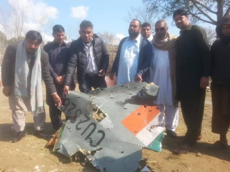 WRECKAGE of Indian Jet in Pak 27-2-2019(9).jpg