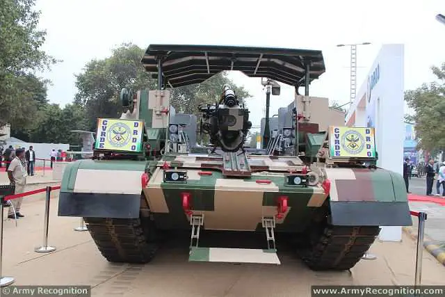 Catapult_Mk-II_Arjun_130mm_tracked_self-propelled_howitzer_India_Indian_defense_industry_Defexpo_2014_002.jpg