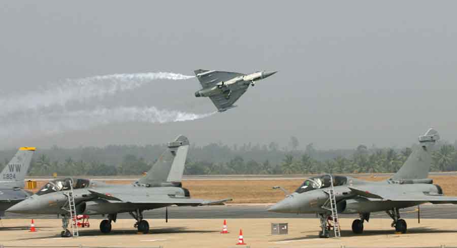 www.indiandefencereview.com