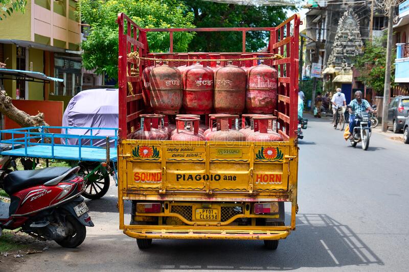 gas-cylinder-lpg-delivery-india-refill-248348963.jpg