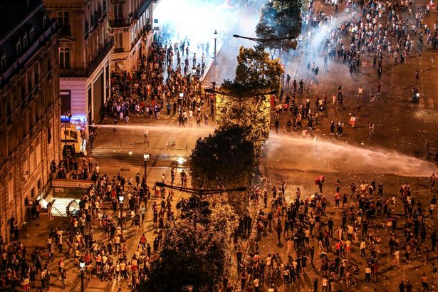 FBL-WC-2018-FRA-CRO-FANS.jpg