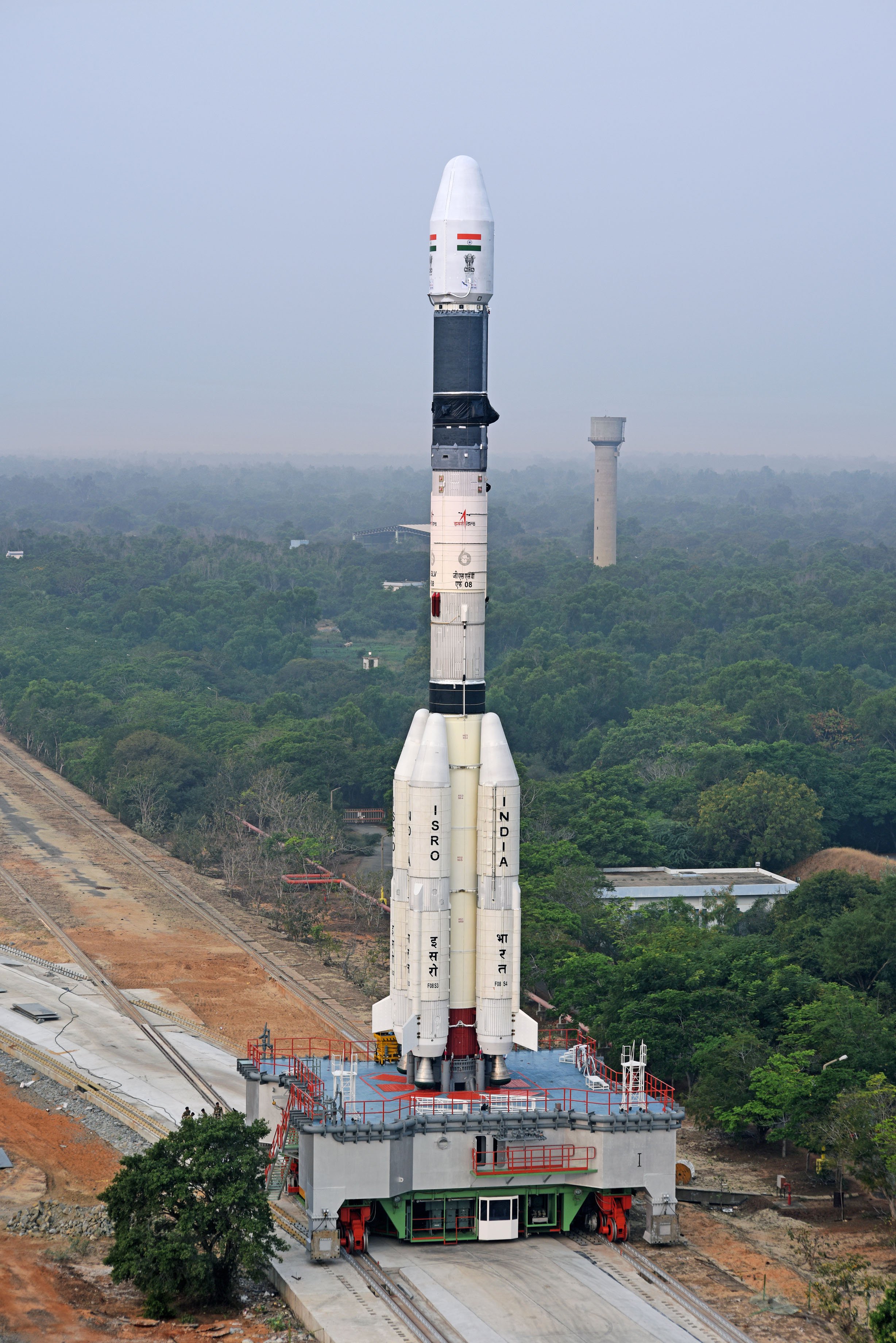 22-fullviewofgslv-f08onmobilelaunchpedestalproceedingtowardstheumbilicaltower.jpg