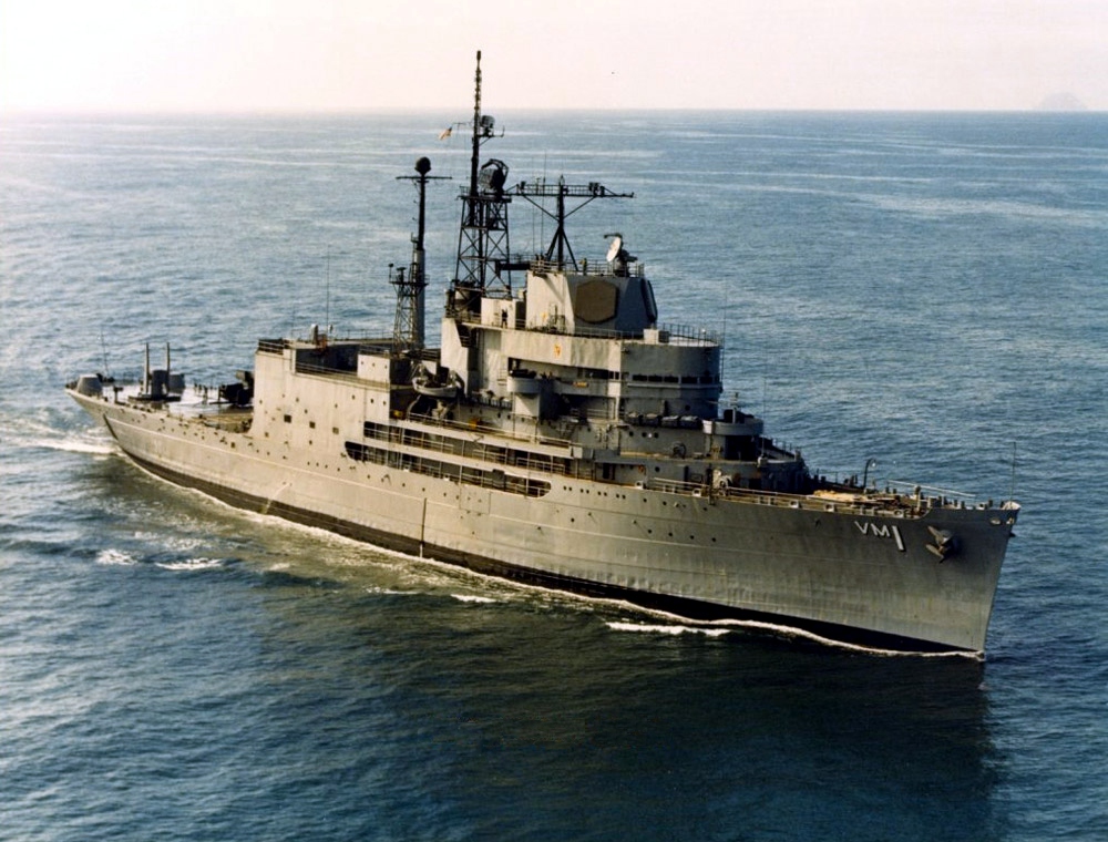 USS_Norton_Sound_%28AVM-1%29_underway_at_sea%2C_circa_in_1980.jpg