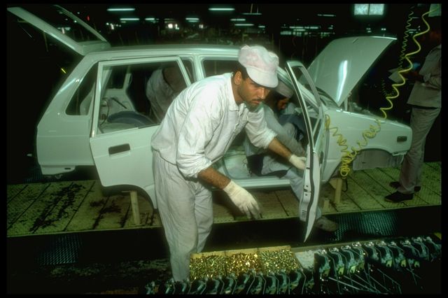 Maruti 800 assembly line.